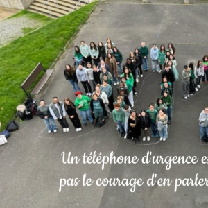 lycéens forment le n° d'urgence 3018